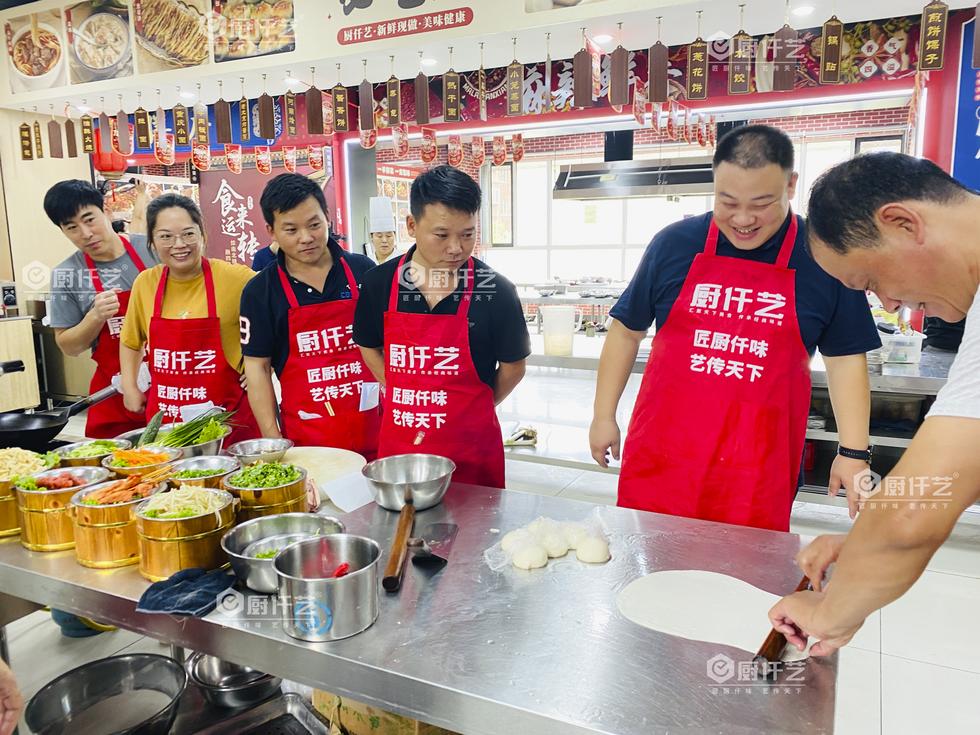 开个卷饼店一年能赚多少？厨仟艺帮你把账算明白，别被忽悠！(图2)