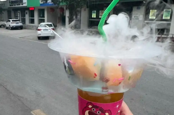 冒烟冷饮制作教程:揭秘"仙气饮品"背后的工艺细节(图2) 冒烟冷饮制作教程:揭秘"仙气饮品"背后的工艺细节(图2)