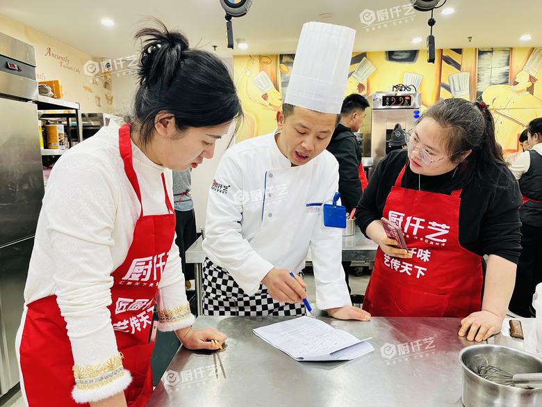 蜂蜜小面包怎么做？学小面包推荐厨仟艺，深耕餐饮18年，避免被坑！(图2)