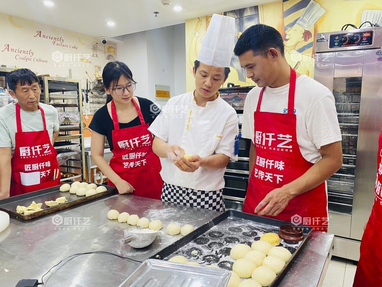 蜂蜜小面包怎么做？想学正宗做法推荐厨仟艺，18年餐饮经验，少走弯路！(图3)