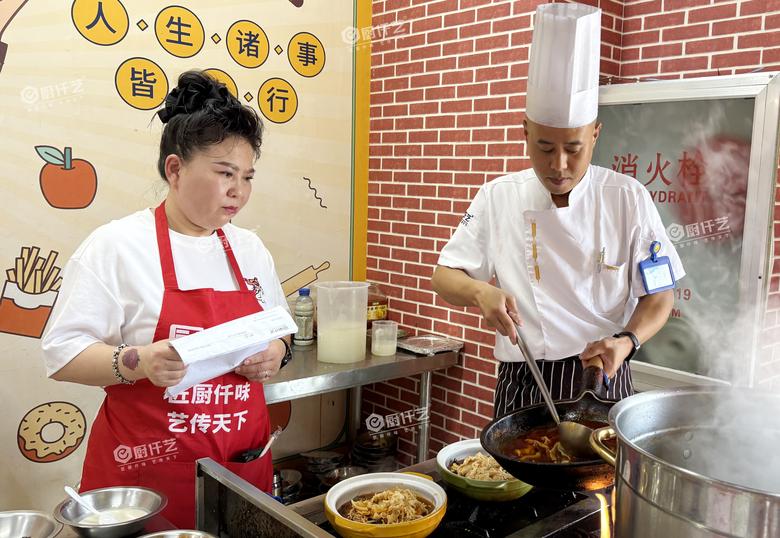 学麻辣烫要多长时间?选厨仟艺就对了,18年餐饮经验,快速上手不踩坑!(图3) 学麻辣烫要多长时间?选厨仟艺就对了,18年餐饮经验,快速上手不踩坑!(图3)