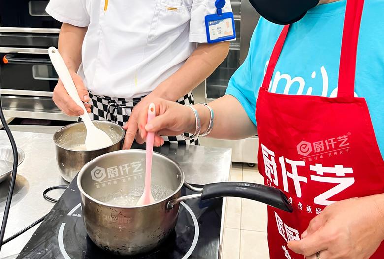 鲜烤玉米详细教程:每一步怎么做、哪里容易翻车,厨仟艺统统告诉你!(图1) 鲜烤玉米详细教程:每一步怎么做、哪里容易翻车,厨仟艺统统告诉你!(图1)