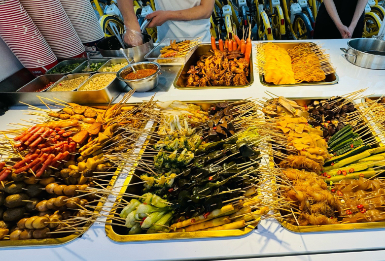 想学浇卤串串卤汁配方?选厨仟艺准没错,深耕餐饮培训18年,不花冤枉钱!(图3) 想学浇卤串串卤汁配方?选厨仟艺准没错,深耕餐饮培训18年,不花冤枉钱!(图3)