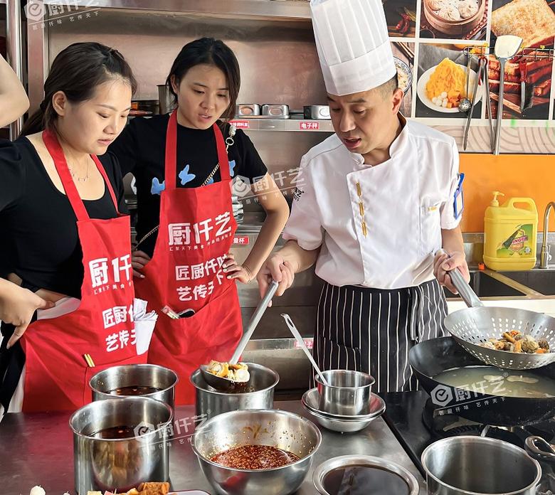 捞汁小海鲜调料汁配不好？厨仟艺教你正确调法，重点不在放什么，而在怎么放！(图2)