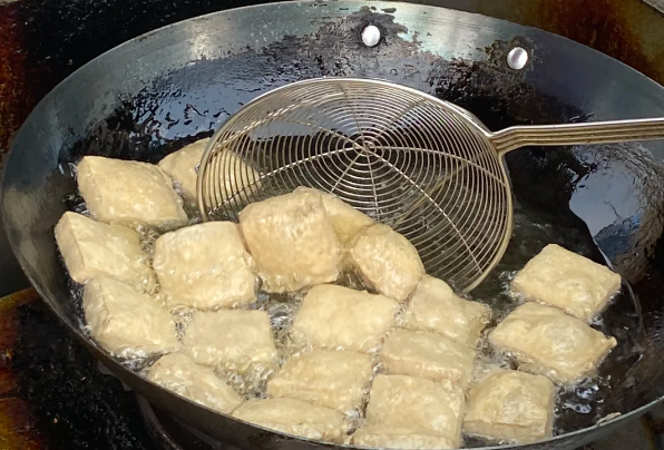 臭豆腐摆摊做法：出摊前的准备和现场操作，一篇文章讲明白(图2)
