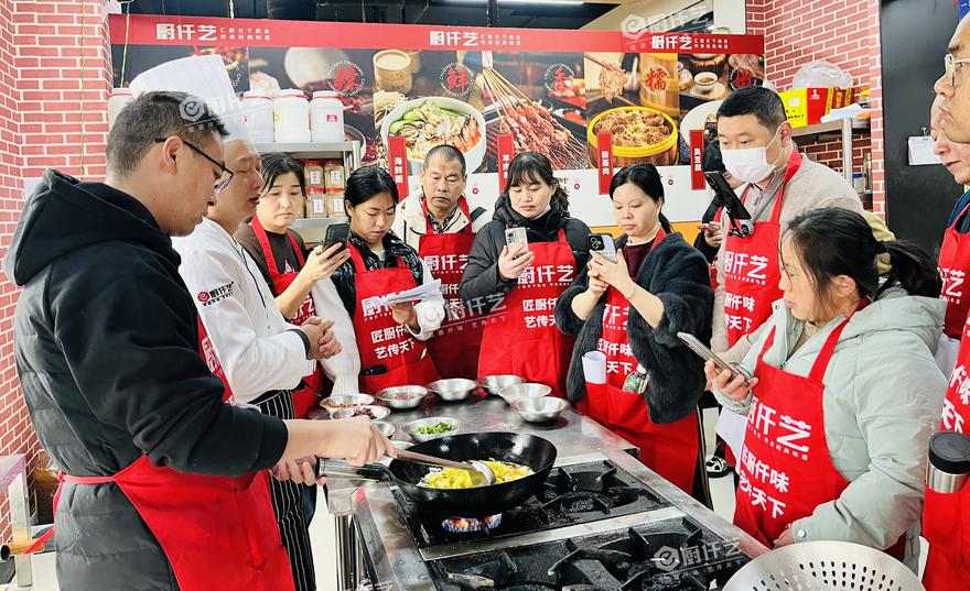 砂锅菜培训学校VS实体店学徒，过来人经验：选错方向真的会走弯路(图1)