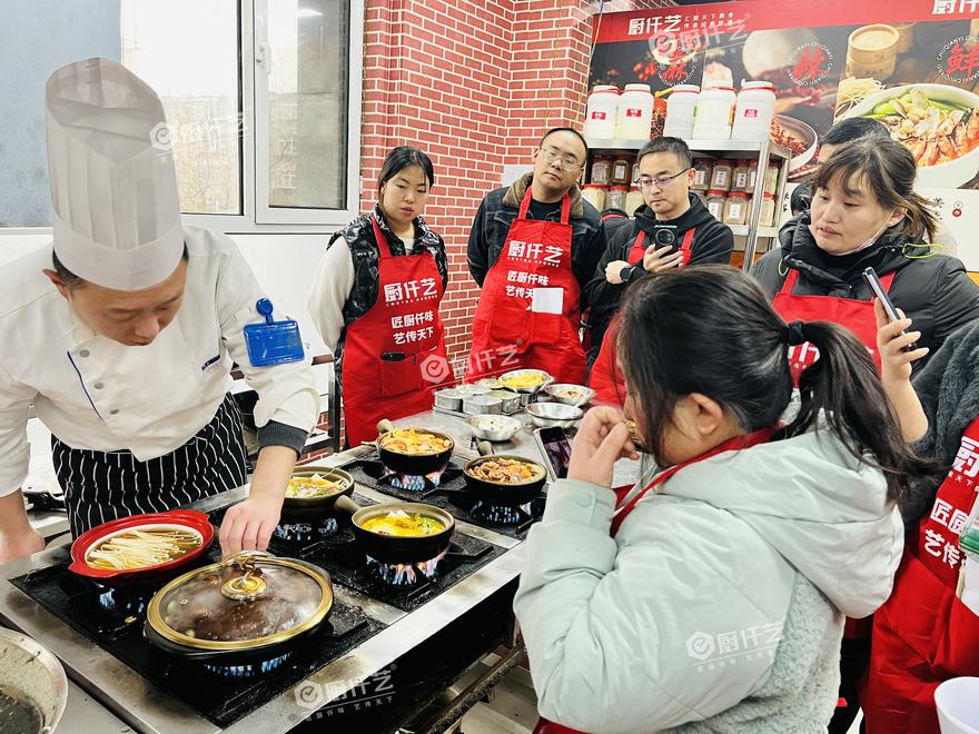 砂锅菜培训学校VS实体店学徒，过来人经验：选错方向真的会走弯路(图2)