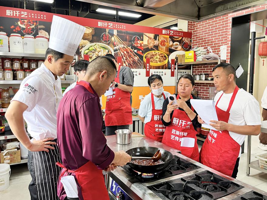 砂锅菜培训学校VS实体店学徒，过来人经验：选错方向真的会走弯路(图3)