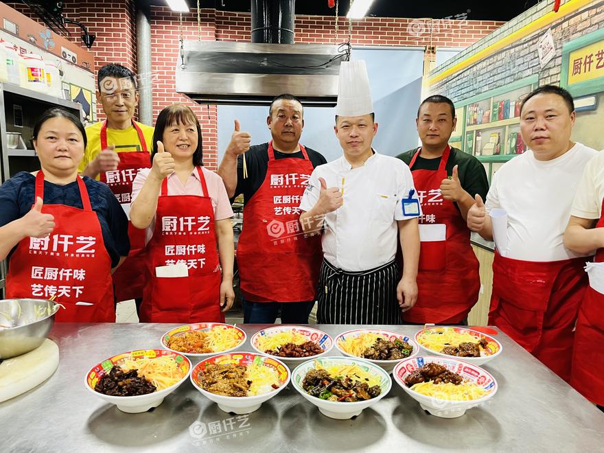 学卤肉饭技术要注意什么？配方、实操和培训学校选择指南(图1)