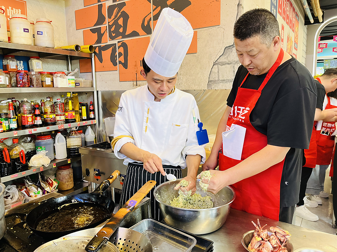 炸货店卖什么比较好？炸货品类选择、菜单搭配与技术学习指南(图1)