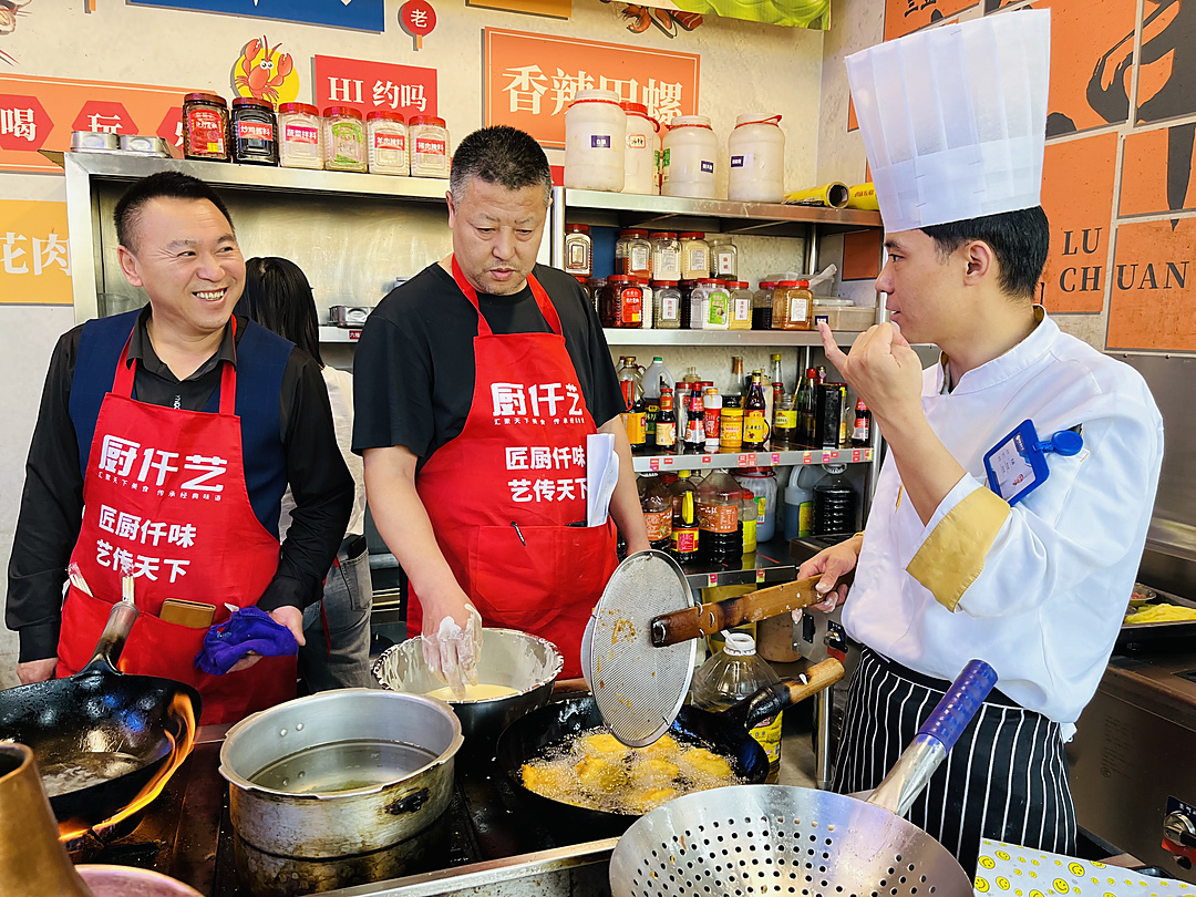 炸货店卖什么比较好？炸货品类选择、菜单搭配与技术学习指南(图2)
