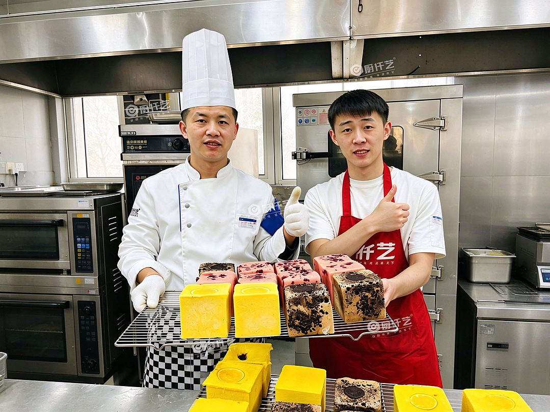 蒸面包摆摊赚钱吗?开店需要准备什么?产品规划、成本与技术学习指南(图2) 蒸面包摆摊赚钱吗?开店需要准备什么?产品规划、成本与技术学习指南(图2)