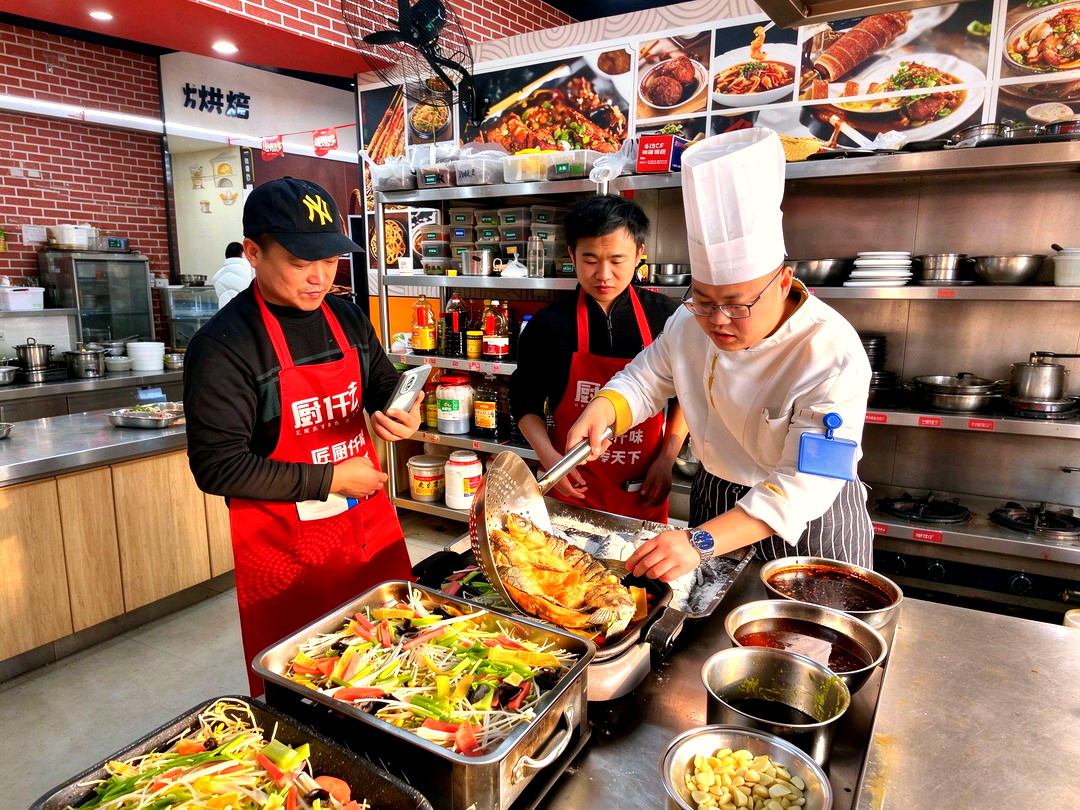 开一家万州烤鱼店需要准备什么?设备、菜单、成本与技术学习指南(图1) 开一家万州烤鱼店需要准备什么?设备、菜单、成本与技术学习指南(图1)
