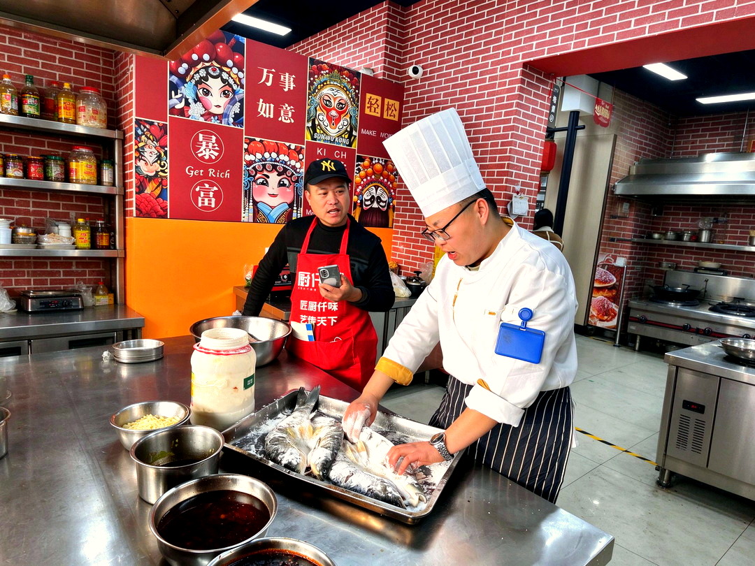 开一家万州烤鱼店需要准备什么?设备、菜单、成本与技术学习指南(图2) 开一家万州烤鱼店需要准备什么?设备、菜单、成本与技术学习指南(图2)