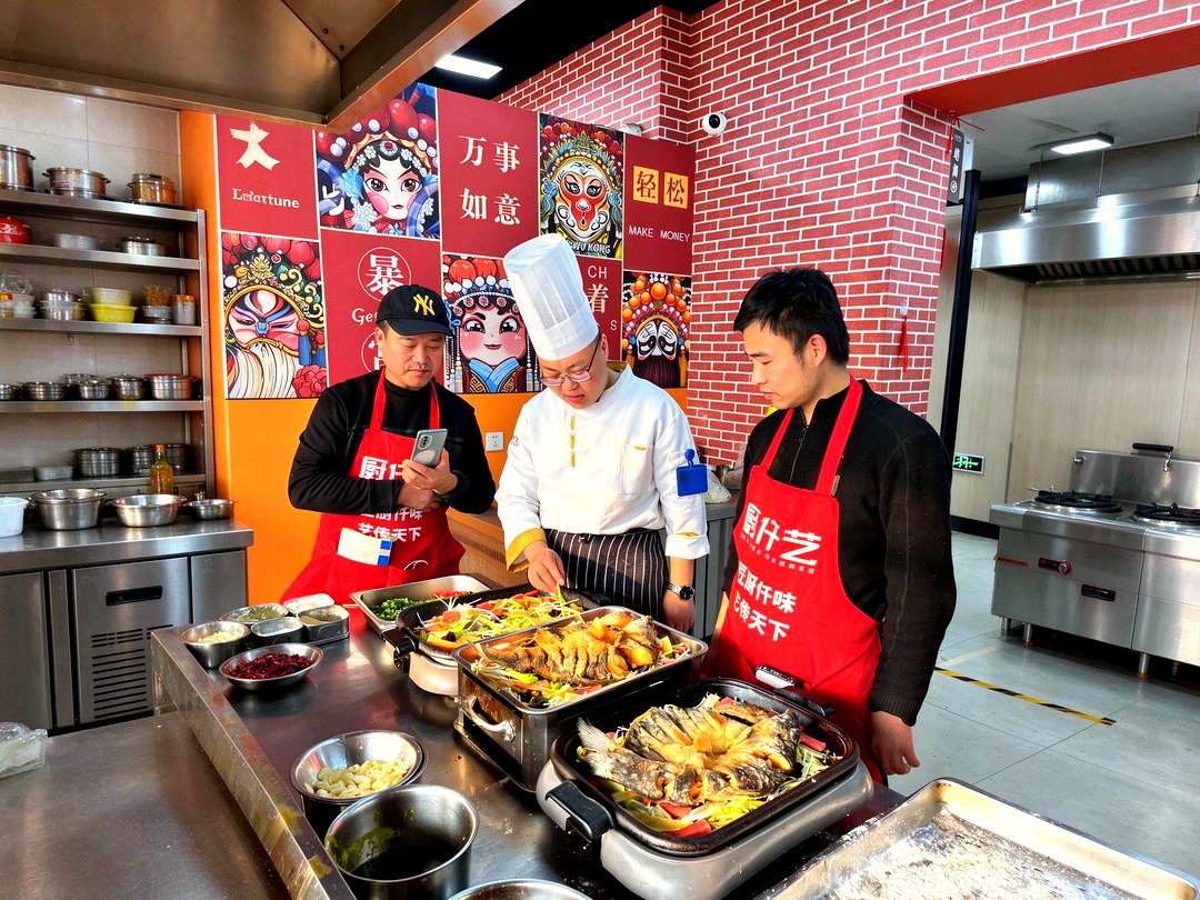 开一家万州烤鱼店需要准备什么?设备、菜单、成本与技术学习指南(图3) 开一家万州烤鱼店需要准备什么?设备、菜单、成本与技术学习指南(图3)