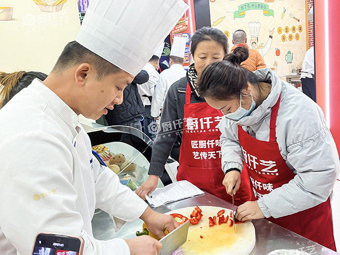 烟台哪里学披萨？培训机构怎么选？6条标准帮你筛掉不靠谱的机构(图3)